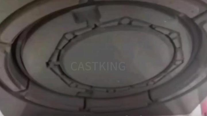 High efficiency production of manhole cover castings using large-sized casting molding machines